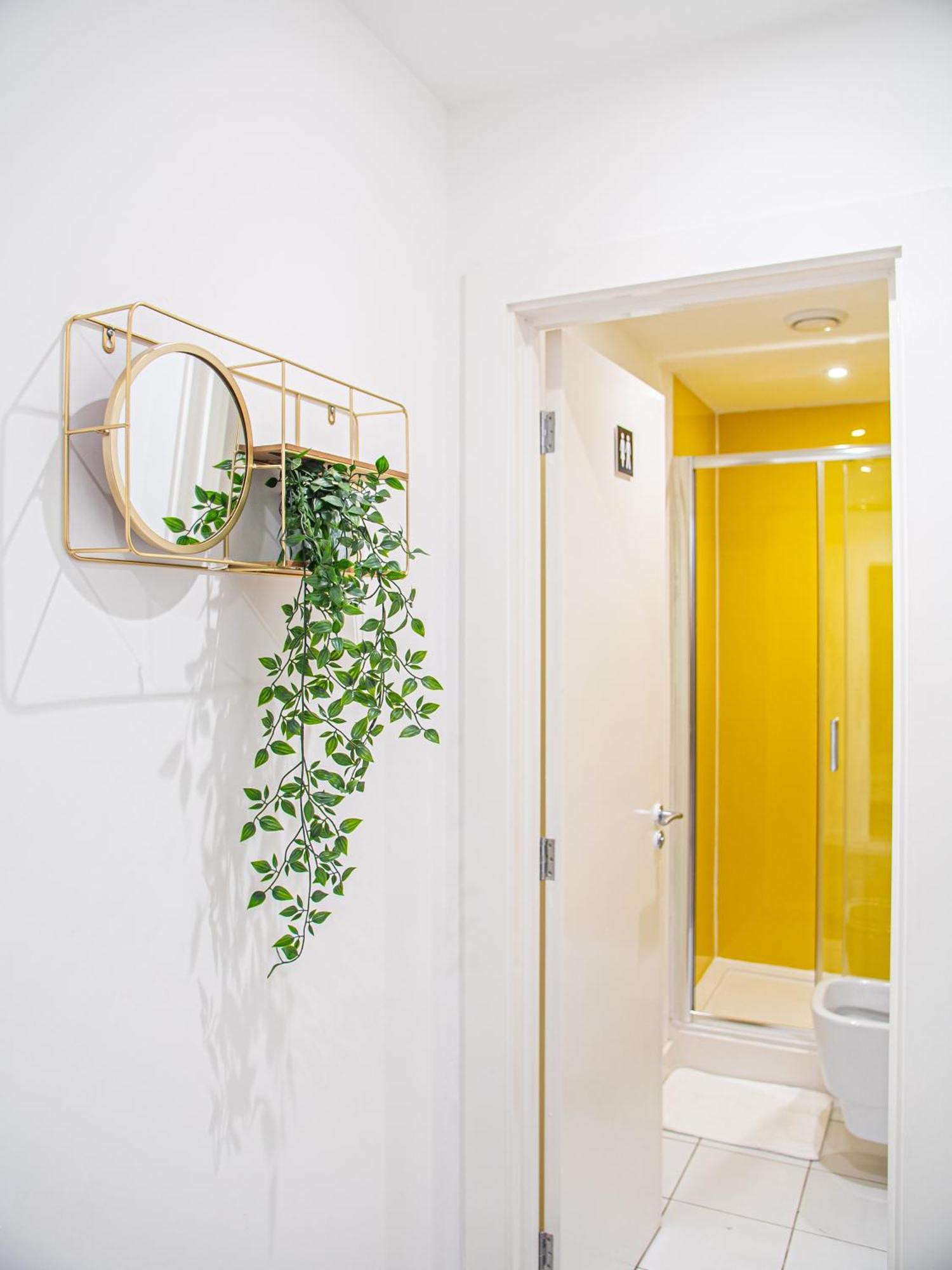 Cozy Urban Escape In Apartment *